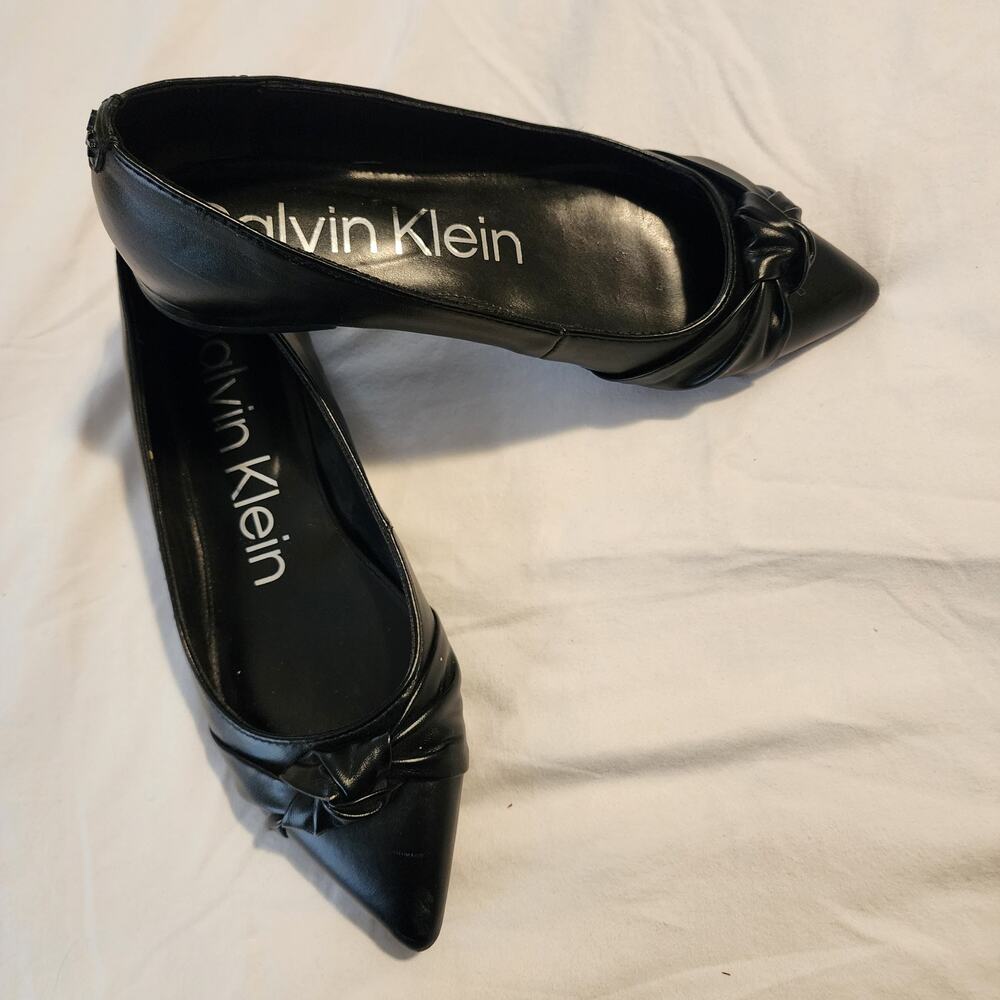 Calvin Klein 8.5 Black Pointed-Toe Kendy Ballet Flats Knot Embellishment